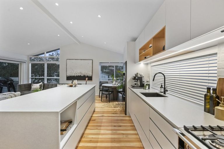 Photo of property in 13 Keldale Place, Forrest Hill, Auckland, 0620