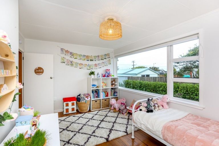 Photo of property in 246 Huatoki Street, Upper Vogeltown, New Plymouth, 4310