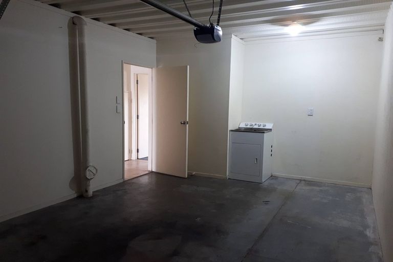 Photo of property in Krisley Court, 7/6 Ambrico Place, New Lynn, Auckland, 0600