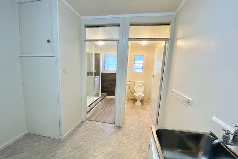 Photo of property in 27 Mahara Avenue, Birkenhead, Auckland, 0626