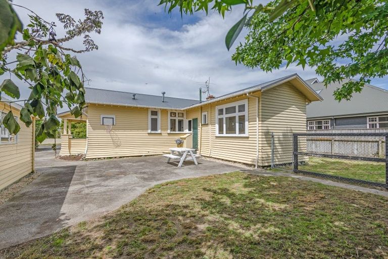 Photo of property in 6 Kowhai Avenue, Takaro, Palmerston North, 4410