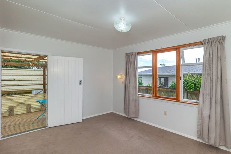 Photo of property in 12 Ryder Crescent, Levin, 5510