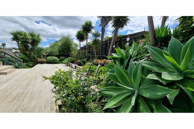 Photo of property in 2/39 Killarney Avenue, Torbay, Auckland, 0630