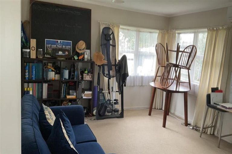 Photo of property in 5 Ashcroft Avenue, Mangere Bridge, Auckland, 2022