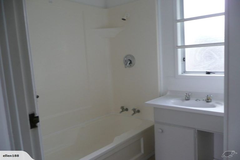 Photo of property in 9 Silverstone Place, Henderson, Auckland, 0612