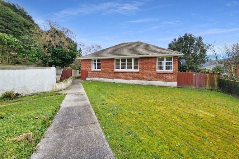Photo of property in 270 Waddington Drive, Naenae, Lower Hutt, 5011