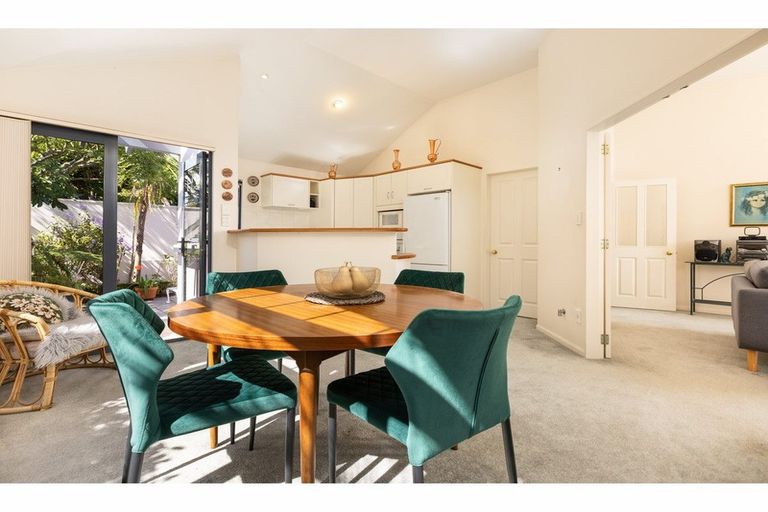 Photo of property in 480b Devonport Road, Tauranga South, Tauranga, 3112