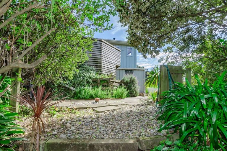 Photo of property in 28 Aperahama Street, Paekakariki, 5034