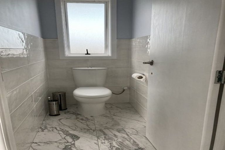 Photo of property in 1/5 Bond Crescent, Forrest Hill, Auckland, 0620