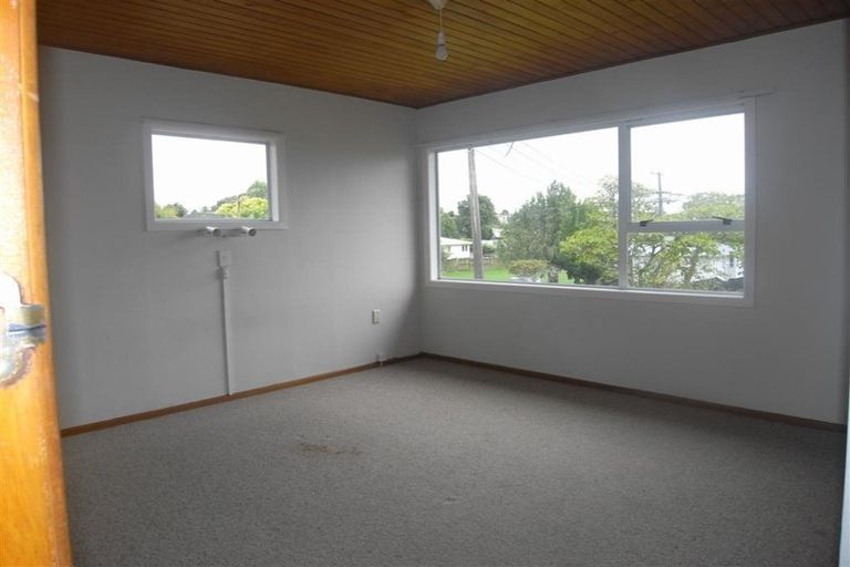 Photo of property in 2 Fairlea Road, Te Atatu South, Auckland, 0610