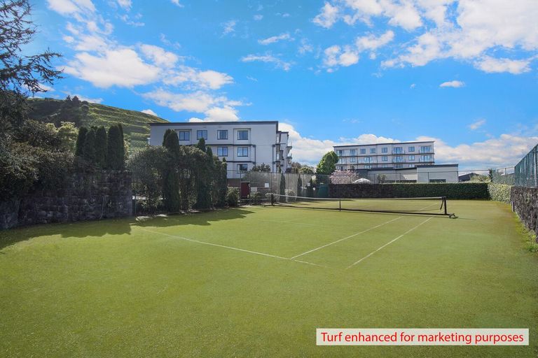 Photo of property in 68 Mountain Road, Henderson Valley, Auckland, 0612