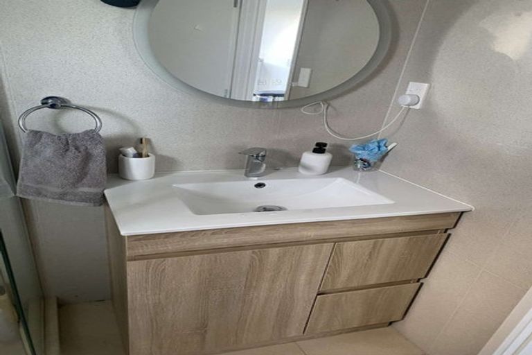 Photo of property in 8e Grenada Avenue, Forrest Hill, Auckland, 0620