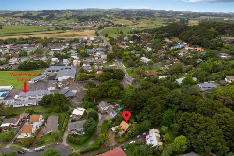 Photo of property in 15 The Glade South, Pukekohe, 2120