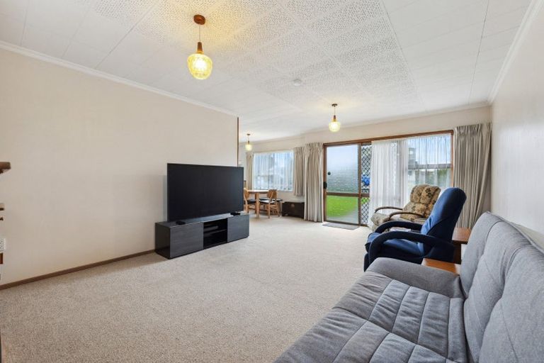 Photo of property in 37 Birdwood Avenue, Moturoa, New Plymouth, 4310