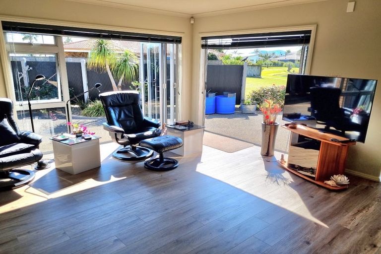 Photo of property in 35 Barbados Way, One Tree Point, 0118