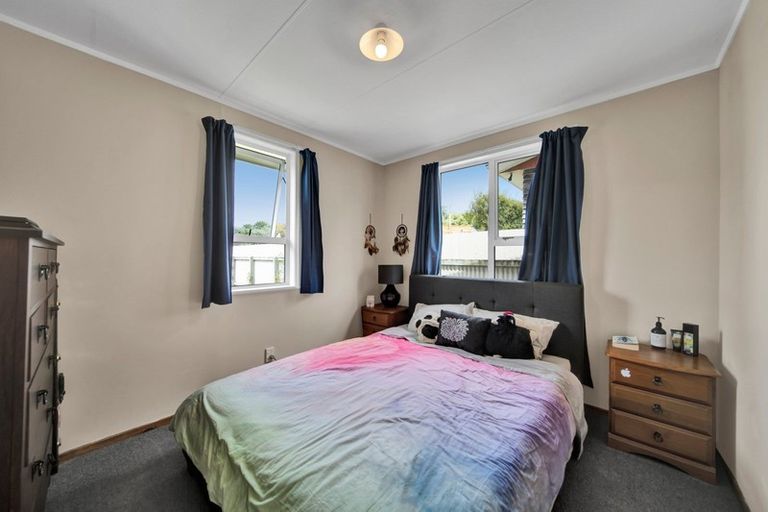 Photo of property in 19 Grenville Street, Marfell, New Plymouth, 4310