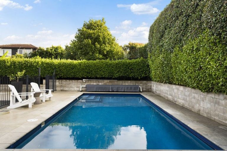 Photo of property in 55 Seaview Road, Castor Bay, Auckland, 0620