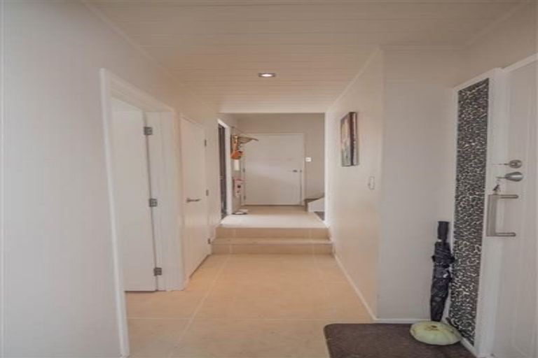 Photo of property in 2/46 Eversleigh Road, Belmont, Auckland, 0622