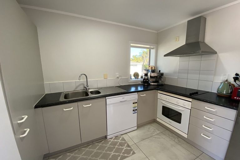 Photo of property in 7/15 Andersons Road, Oteha, Auckland, 0632