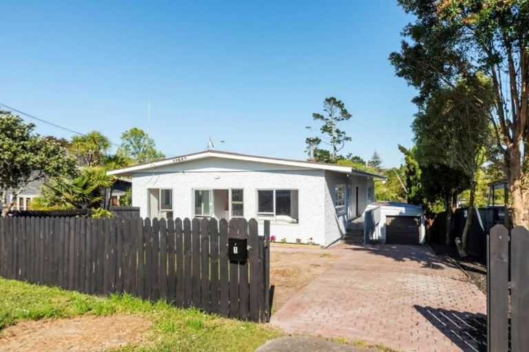 Photo of property in 1 Kamara Road, Glen Eden, Auckland, 0602