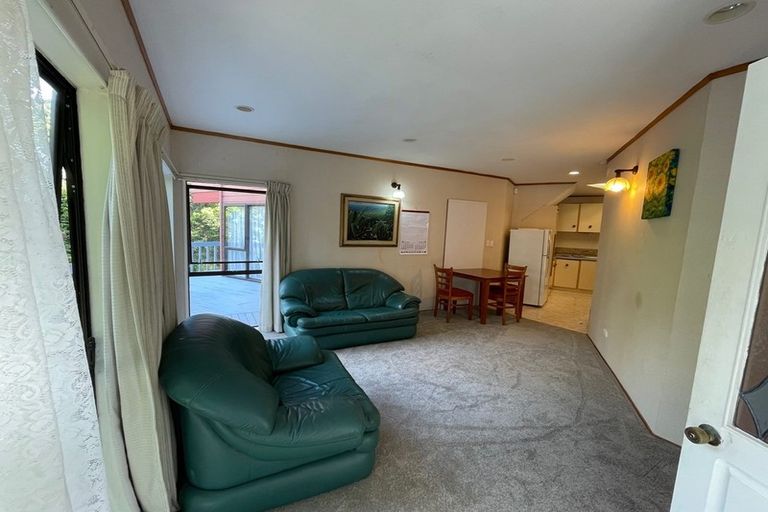 Photo of property in 166 Chelsea View Drive, Chatswood, Auckland, 0626