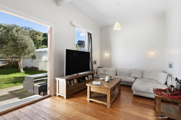 Photo of property in 54 Kilbirnie Crescent, Kilbirnie, Wellington, 6022