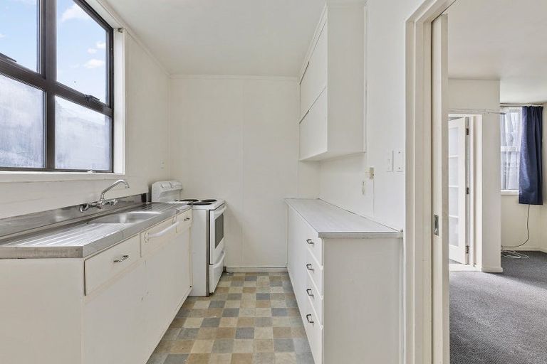 Photo of property in 7/127 Queens Drive, Lyall Bay, Wellington, 6022