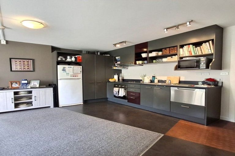 Photo of property in Westhaven Apartments, 20/127 Molesworth Street, Thorndon, Wellington, 6011