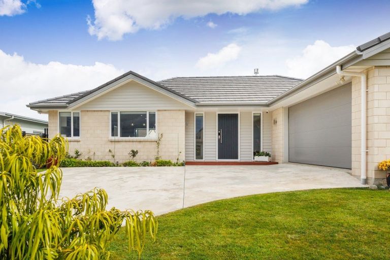Photo of property in 3 Tennyson Avenue, Kelvin Grove, Palmerston North, 4414