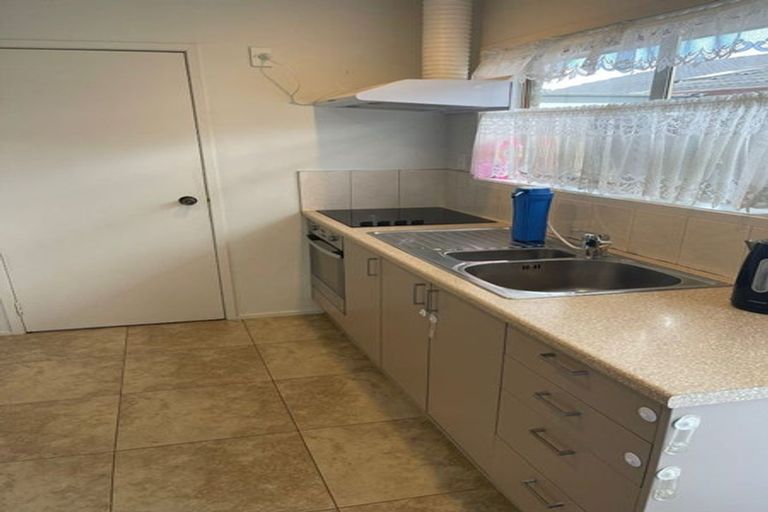 Photo of property in 1/1 Ballater Place, Highland Park, Auckland, 2010