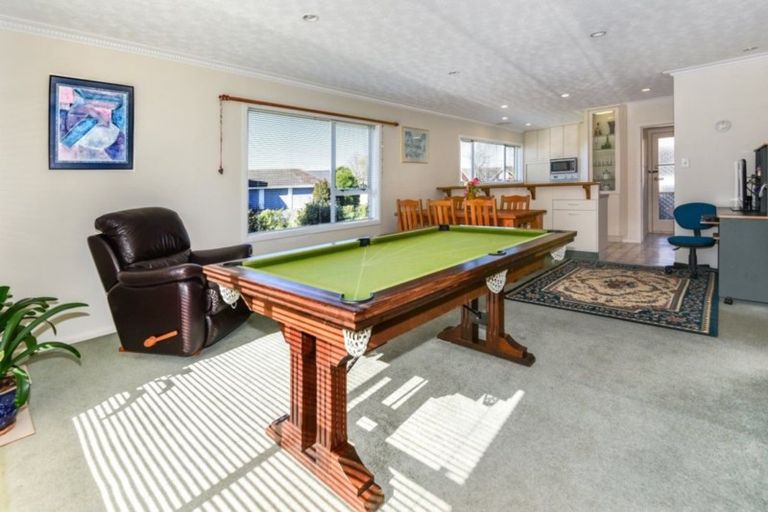 Photo of property in 17 Delaware Crescent, Russley, Christchurch, 8042