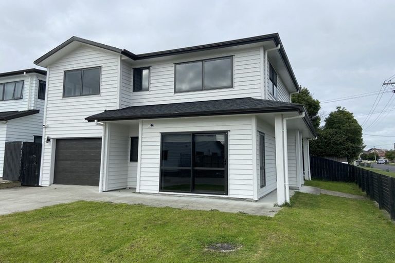 Photo of property in 1 Nagra Lane, Papakura, 2110