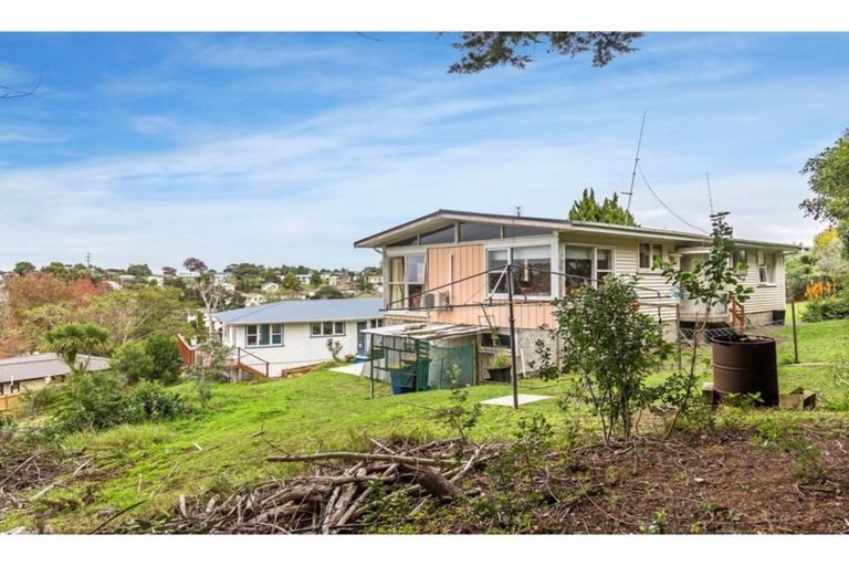 Photo of property in 59 Totaravale Drive, Totara Vale, Auckland, 0629