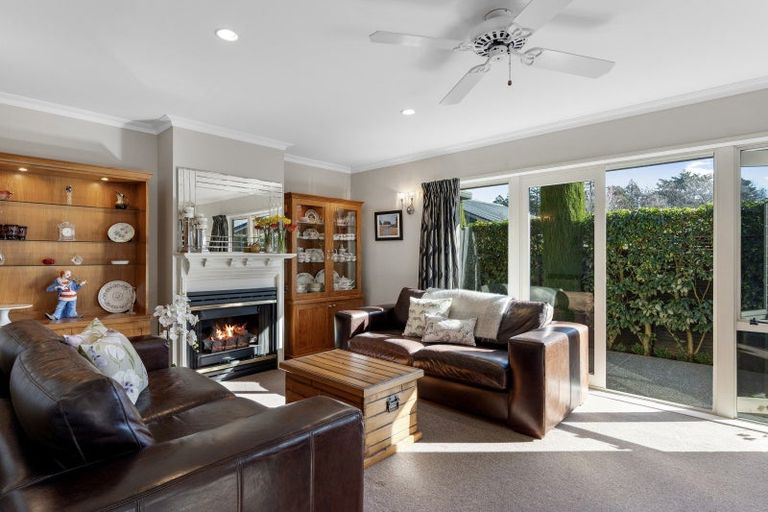 Photo of property in 2/281 Memorial Avenue, Burnside, Christchurch, 8053