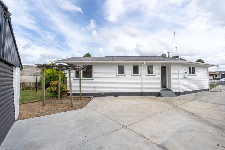 Photo of property in 77 Collins Road, Melville, Hamilton, 3206