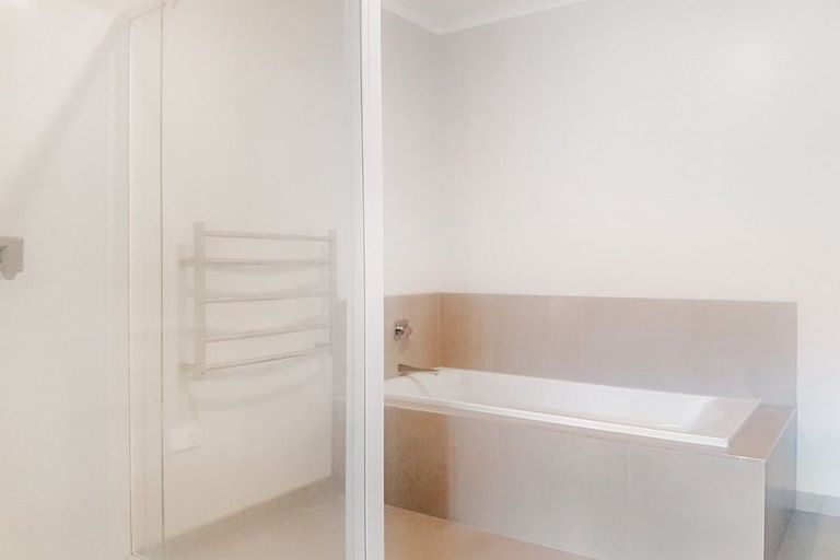 Photo of property in 10 Akeake Lane, Manurewa, Auckland, 2102