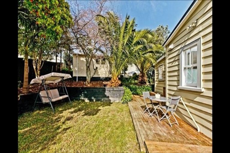 Photo of property in 2/42c Schnapper Rock Road, Schnapper Rock, Auckland, 0632