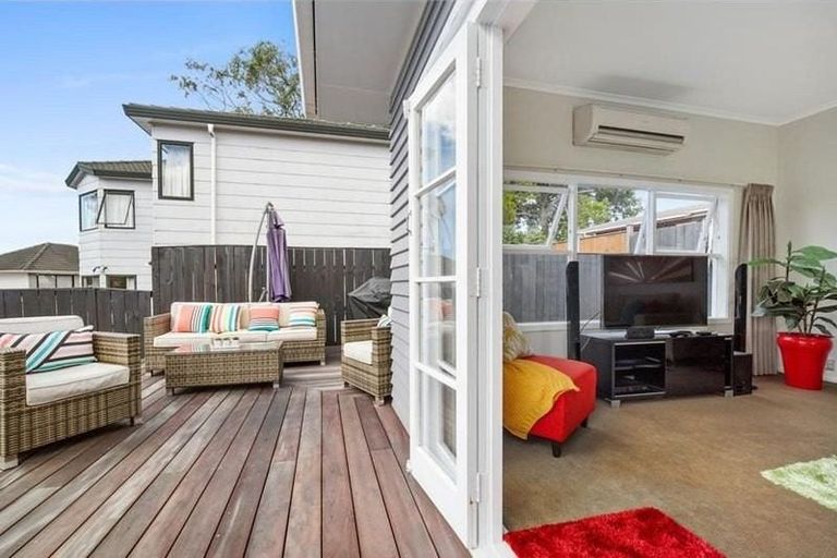 Photo of property in 1/8 Arrow Road, Forrest Hill, Auckland, 0620