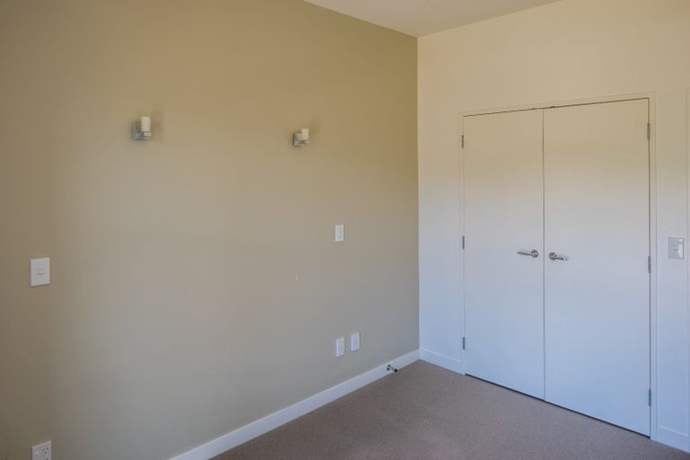 Photo of property in 51 Tiketike Way, Brooklyn, Wellington, 6021