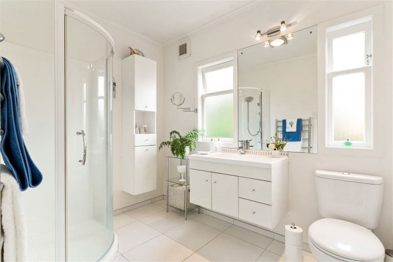 Photo of property in 1/94 Island Bay Road, Beach Haven, Auckland, 0626