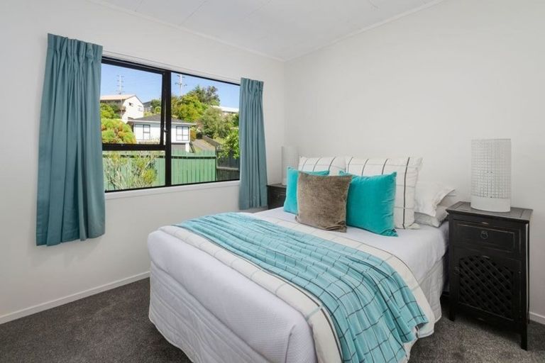 Photo of property in 16 Santiago Crescent, Unsworth Heights, Auckland, 0632