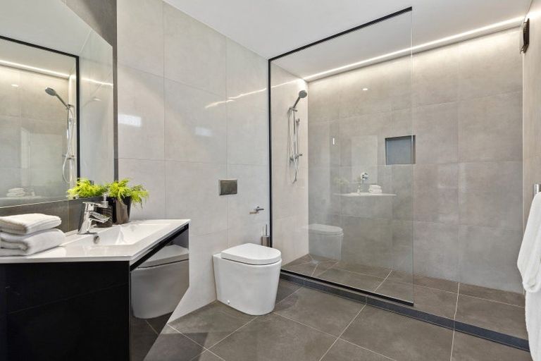 Photo of property in 14a Stanley Point Road, Stanley Point, Auckland, 0624