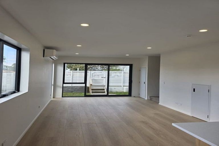 Photo of property in 8/234 Te Atatu Road, Te Atatu South, Auckland, 0610