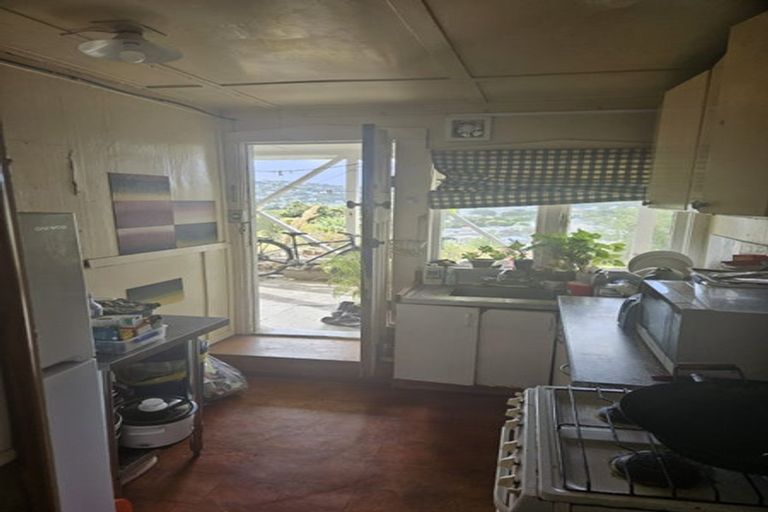 Photo of property in 64 Maupuia Road, Maupuia, Wellington, 6022