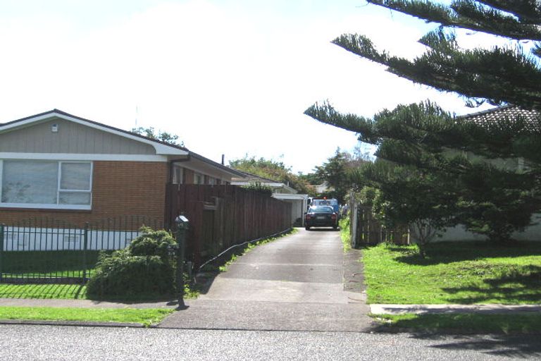 Photo of property in 2/9 Wells Road, Bucklands Beach, Auckland, 2012
