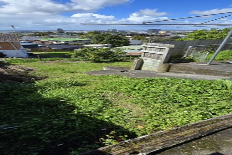 Photo of property in 12 Ruawai Road, Mount Wellington, Auckland, 1060