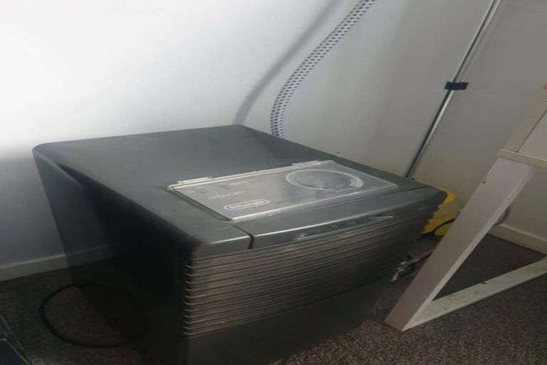 Photo of property in 15 Barker Rise, Northcross, Auckland, 0632