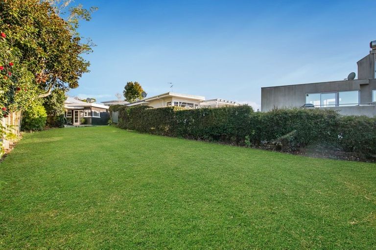 Photo of property in 2/79 Sylvan Avenue, Northcote, Auckland, 0627
