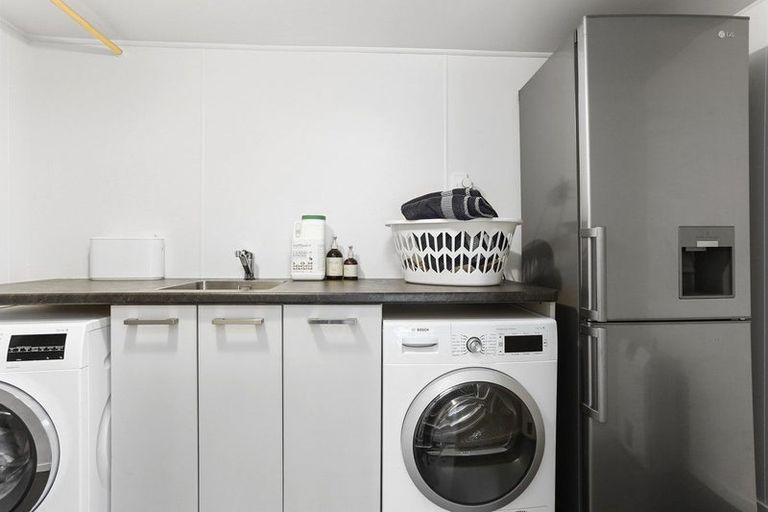 Photo of property in 17 Longview Rise, Massey, Auckland, 0614