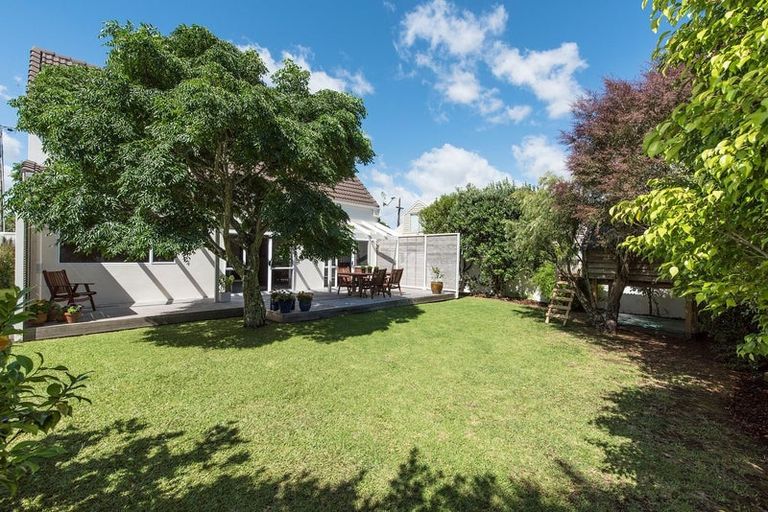Photo of property in 2/94 Saint Johns Road, Saint Johns, Auckland, 1072